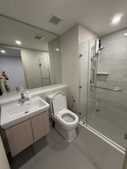 room interior of Life Rama 4 – Asoke
