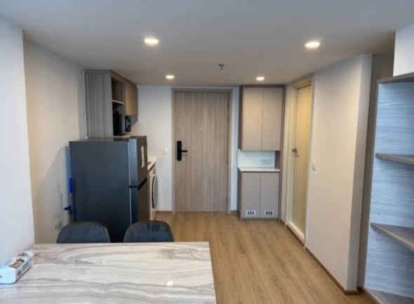 room interior of Life Rama 4 – Asoke