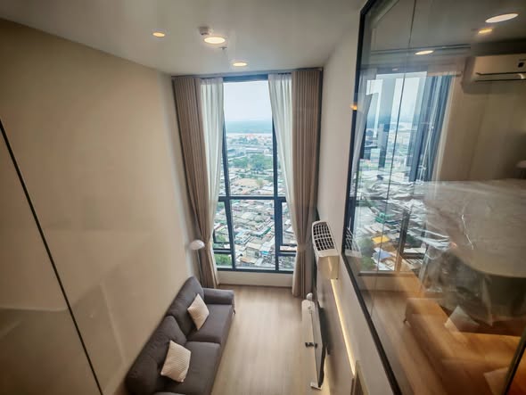 room interior of Life Rama 4 – Asoke