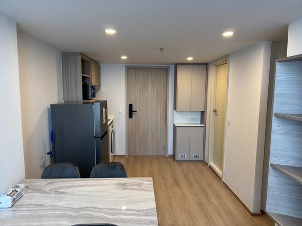 room interior of Life Rama 4 – Asoke