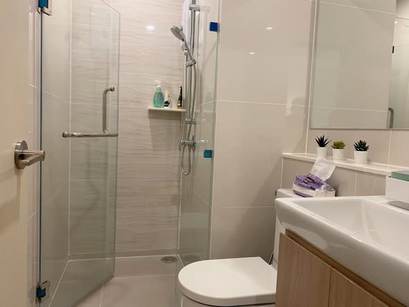 room interior and bathroom of Life Rama 4 – Asoke
