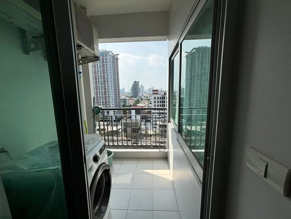 room interior of Life @ Ratchada-Suthisan