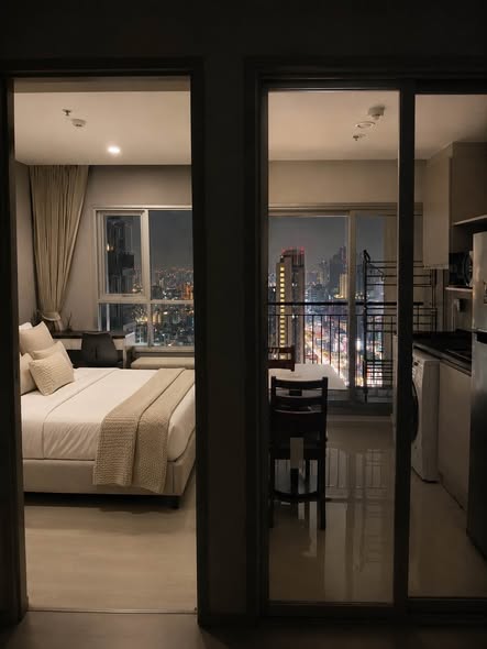 bedroom and room interior of Life Ratchadapisek