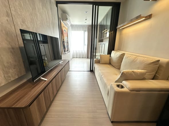living room and room interior of Life Sathorn Sierra ไลฟ์ สาทร เซียร์รา