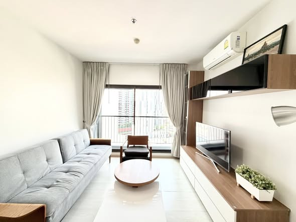 bedroom and living room of Life Sukhumvit 48