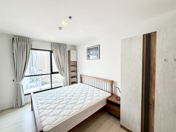 bedroom and room interior of Life Sukhumvit 48