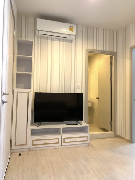 bedroom and room interior of Life Sukhumvit 48