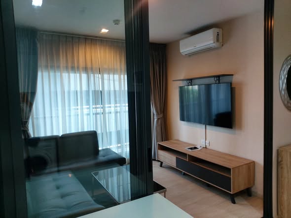 bedroom and room interior of Life Sukhumvit 48