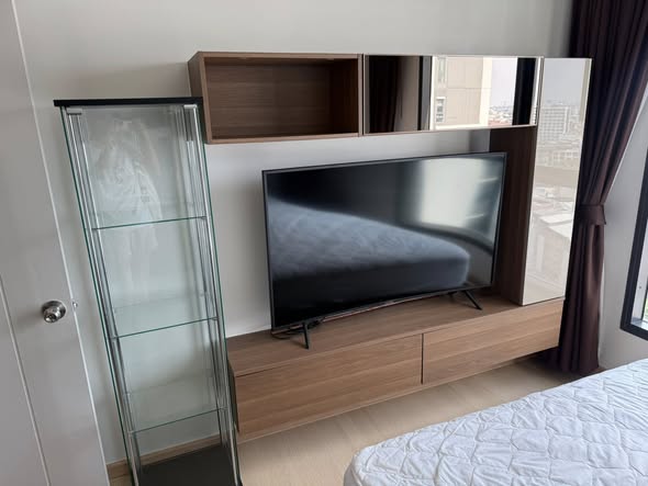 bedroom and room interior of Life Sukhumvit 48