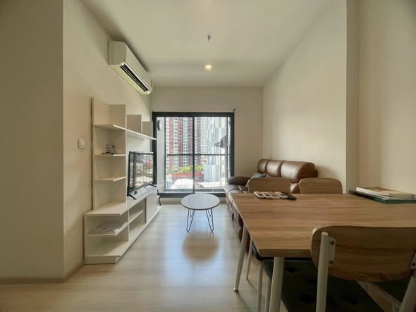 living room and room interior of Life Sukhumvit 48