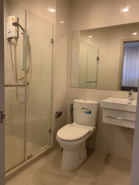 room interior and bathroom of Life Sukhumvit 48