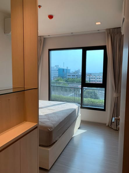 bedroom and room interior of Life Sukhumvit 62