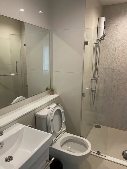 room interior and bathroom of Life Sukhumvit 62