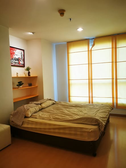 bedroom and room interior of Life @ Sukhumvit 65