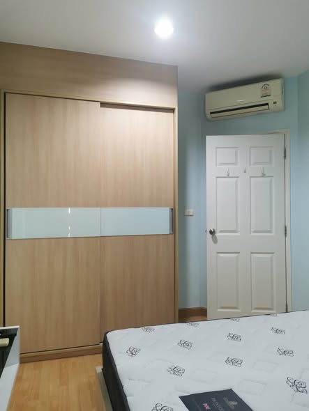 bedroom and room interior of Life @ Sukhumvit 65