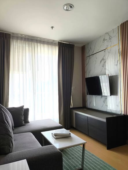 living room and bedroom of Life @ Sukhumvit 65
