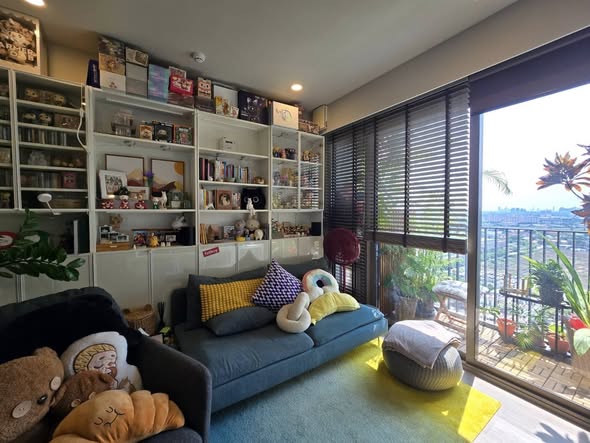 living room and bedroom of วิสซ์ดอม เดอะ ฟอเรสเทียส์