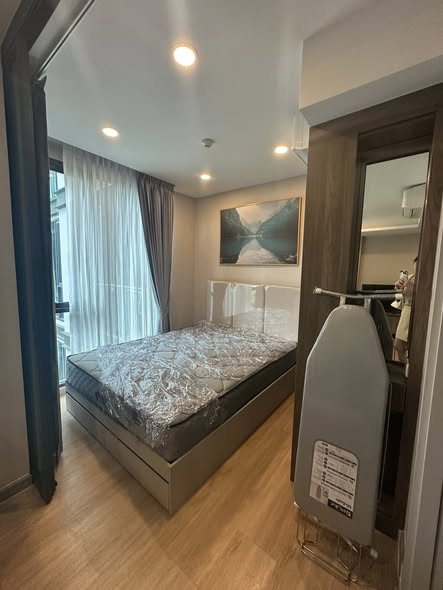 bedroom of LLoyd Soonvijai Condo