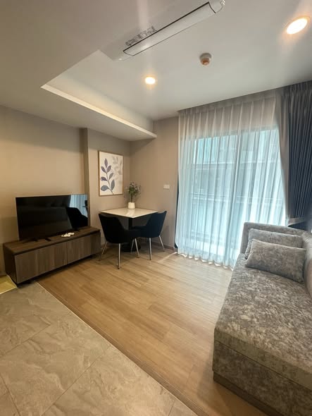 living room and bedroom of LLoyd Soonvijai Condo