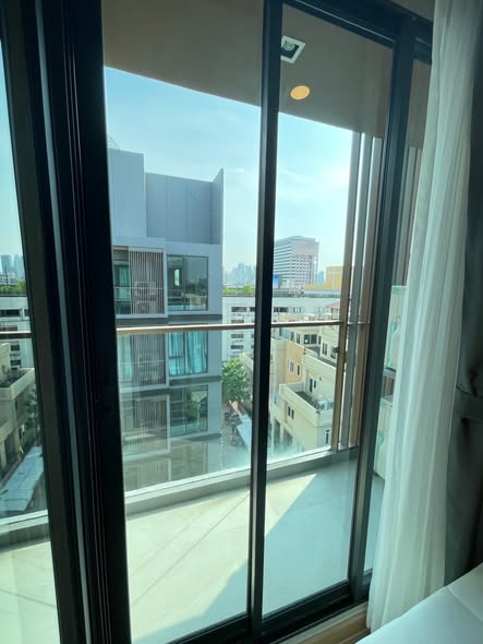 room interior of LLoyd Soonvijai Condo