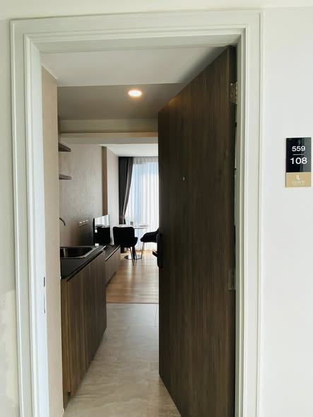 room interior of LLoyd Soonvijai Condo