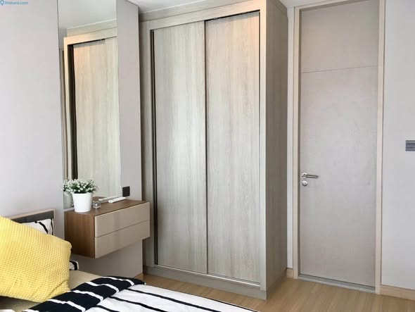 bedroom and room interior of LPN Suite Dindaeng – Rachaprarop