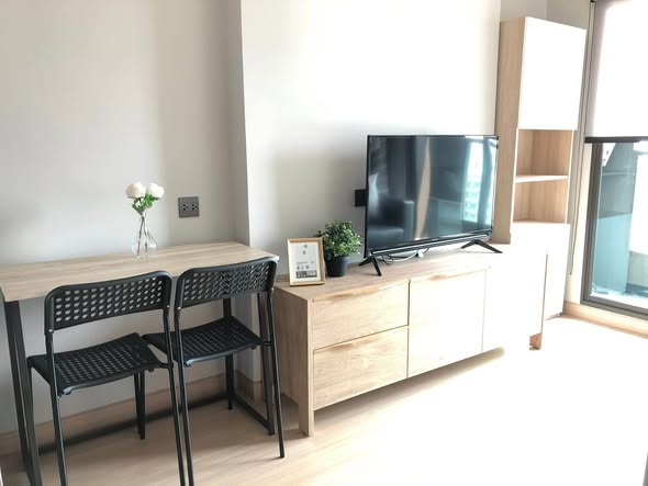 living room and room interior of LPN Suite Dindaeng – Rachaprarop