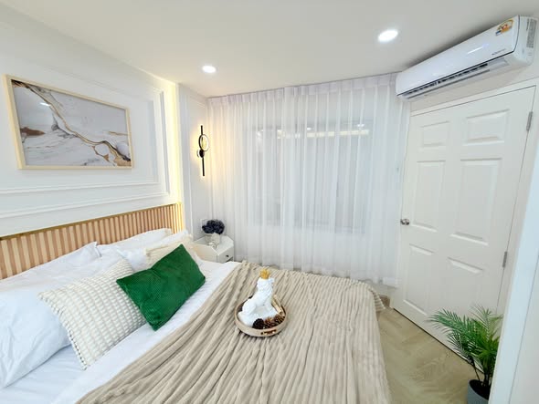 bedroom of Lumpini Condo Town Bodindecha-Ramkhamhaeng