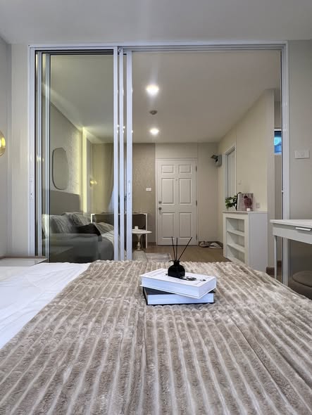 bedroom and room interior of Lumpini Condo Town Bodindecha-Ramkhamhaeng