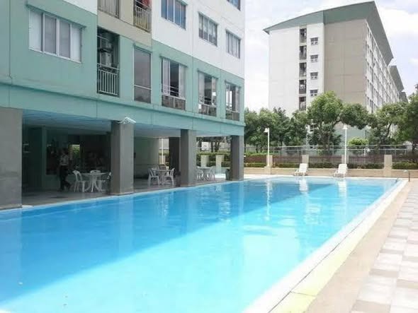 pool of Lumpini Condo Town Bodindecha-Ramkhamhaeng
