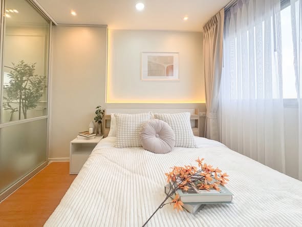 bedroom and room interior of Lumpini Condo Town Ram Inthra-Lat Pla Khao 2