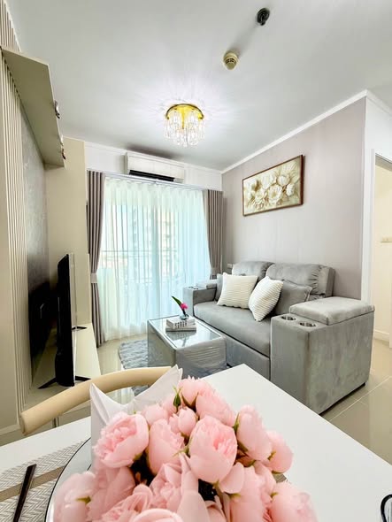 living room and bedroom of Lumpini Park Beach Jomtien