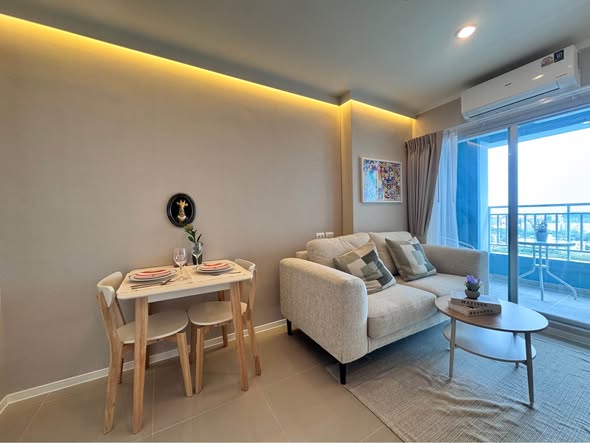living room and bedroom of Lumpini Park Beach Jomtien
