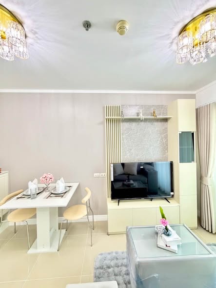 living room and bedroom of Lumpini Park Beach Jomtien