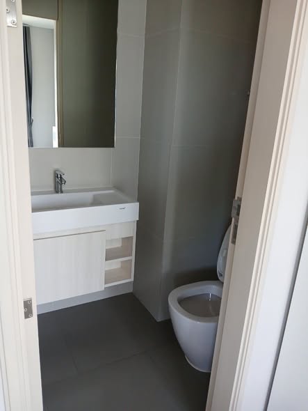 bathroom of Lumpini Park Phahon32