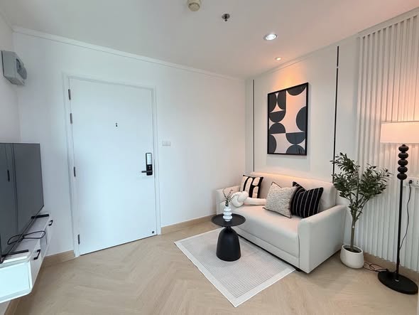 living room and bedroom of Lumpini Park Rama 9 – Ratchada