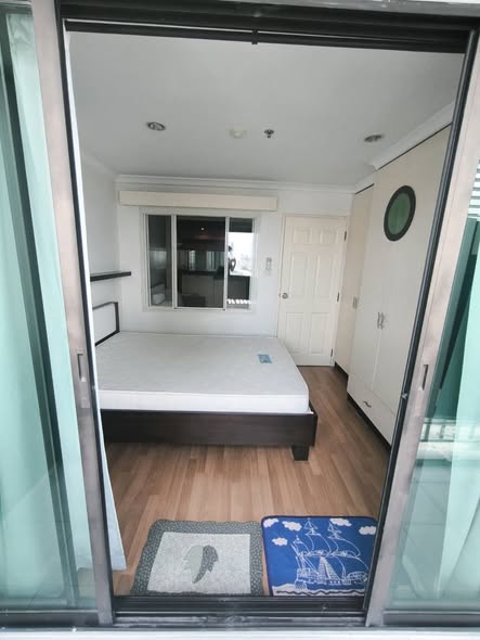 bedroom and room interior of Lumpini Place Narathiwas – Chaopraya