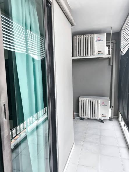 room interior and bathroom of Lumpini Place Narathiwas – Chaopraya