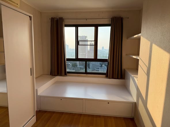 bedroom of Lumpini Place Phahon-Saphan Khwai