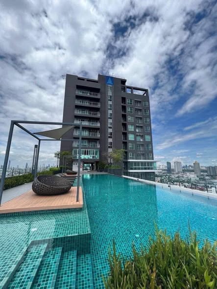 pool of Lumpini Place Rama 3 – Riverine