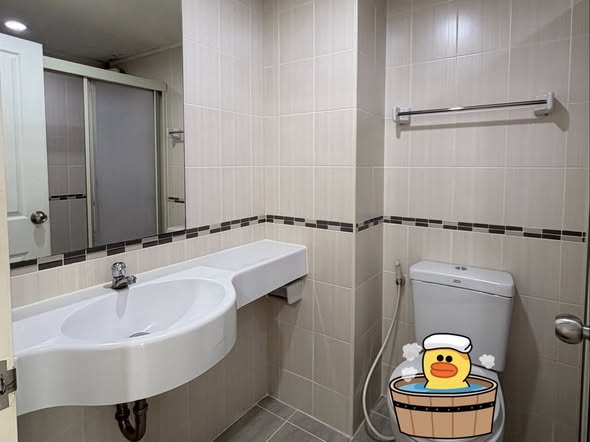 bathroom of Lumpini Place Rama 8