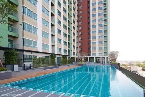 pool of Lumpini Place Rama 8