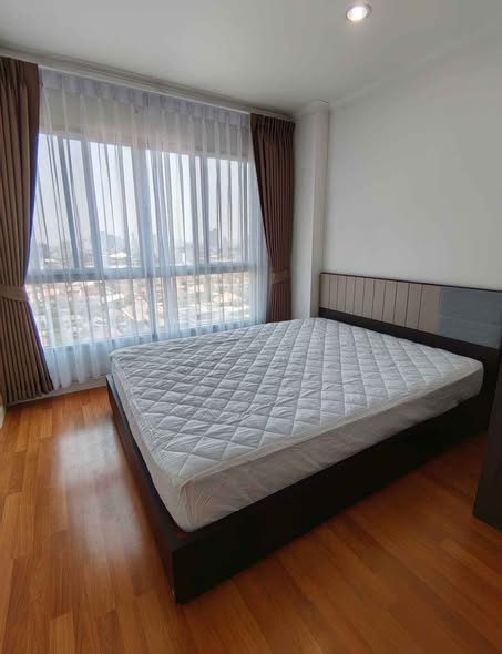 bedroom of Lumpini Place Ratchayotin