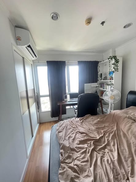 bedroom of Lumpini Place Ratchayotin