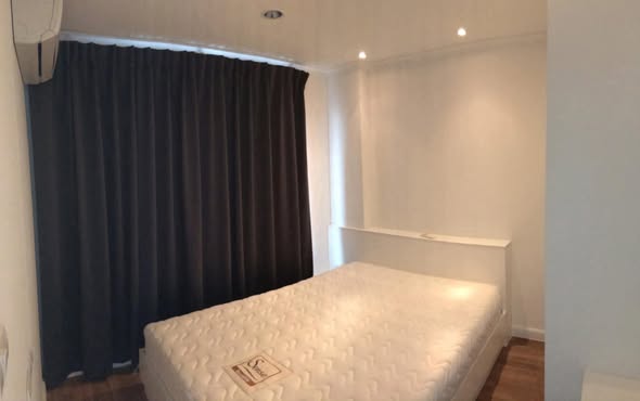 bedroom of Lumpini Place Ratchayotin