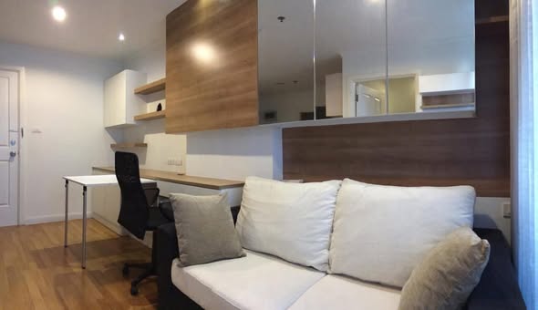 living room of Lumpini Place Ratchayotin