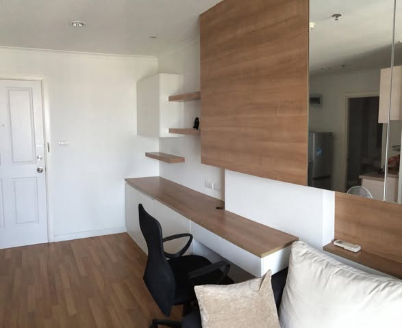 room interior of Lumpini Place Ratchayotin