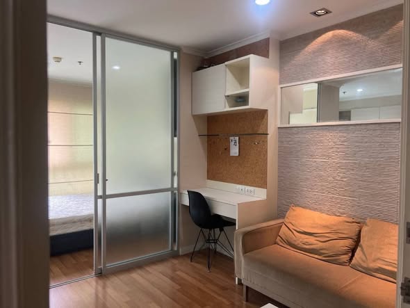 room interior and bathroom of Lumpini Place Ratchayotin