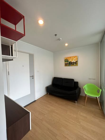 living room of Lumpini Place Srinagarindra – Hua Mak Station