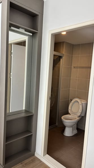 room interior and bathroom of Lumpini Selected Charan 65 – Siridhorn Station